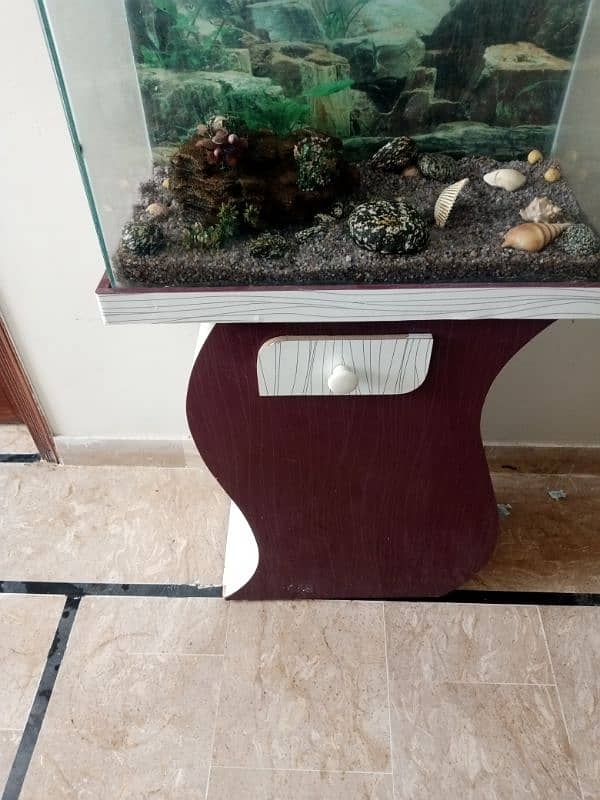 Fish Aquarium as good as new with stand 1