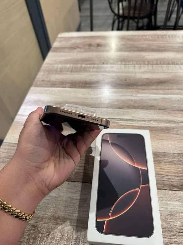 iPhone 16 Pro Max 256gb Non PTA 4