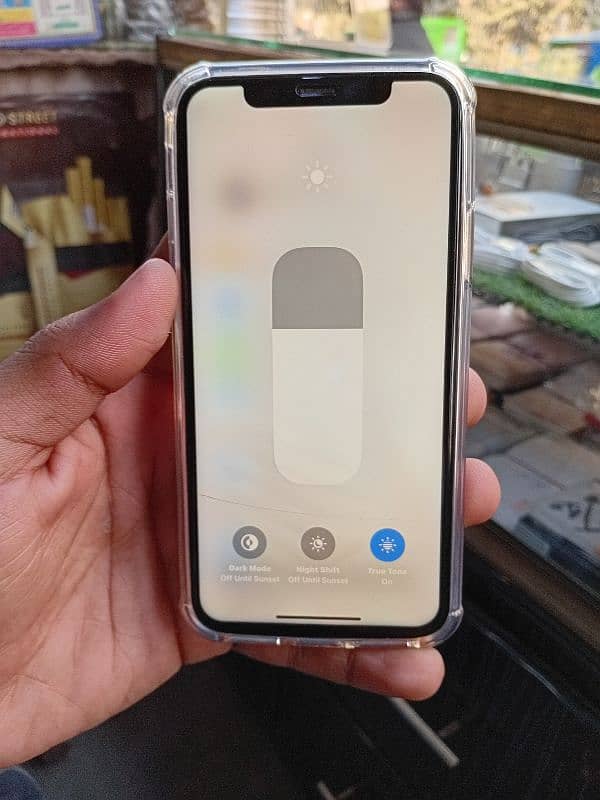 iPhone X's Gold colour 7