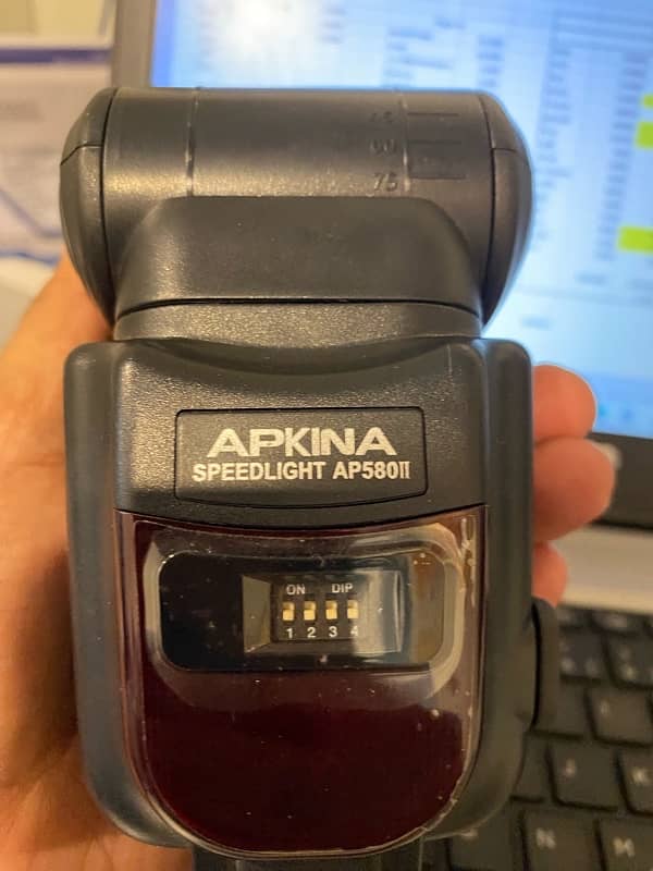 Apkina AP580ii flash gun 4