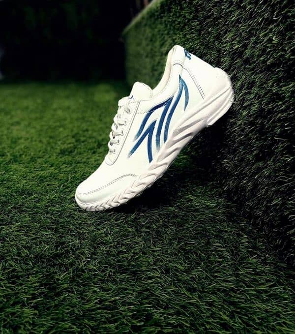 Man's Running Sneakers. white with blue lines 0