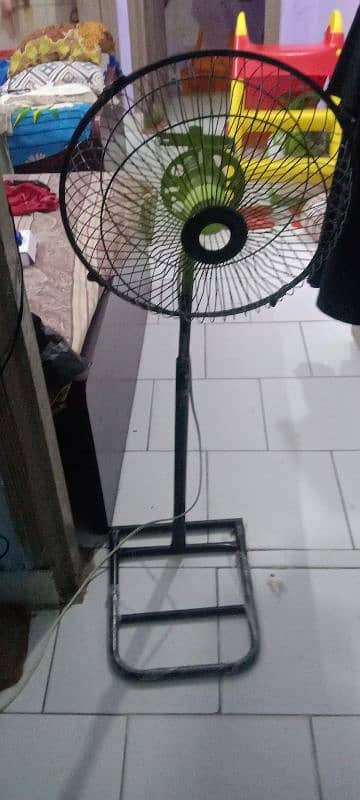 STAND FAN 12V WITH NEW CHARGER 1