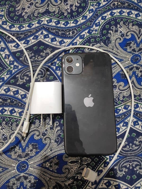 Iphone 11 64gb JV with charger 2