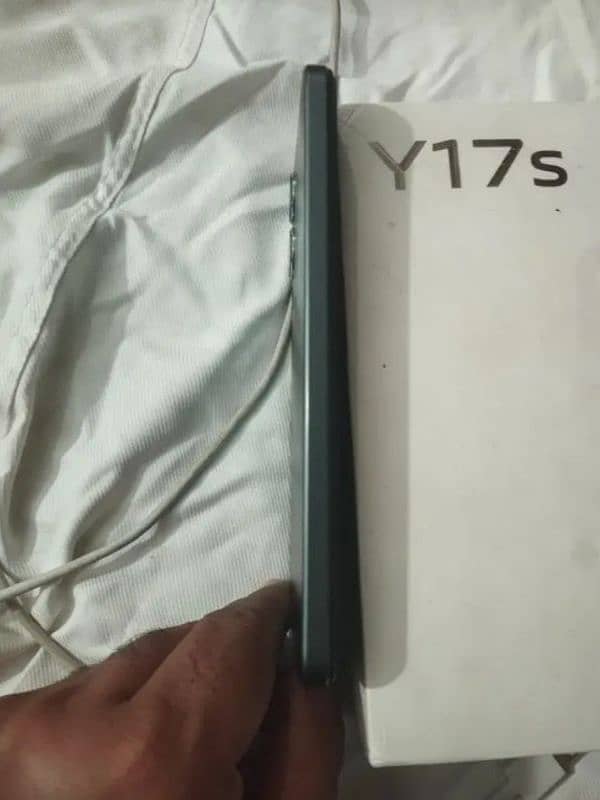 vivo y 17s 3