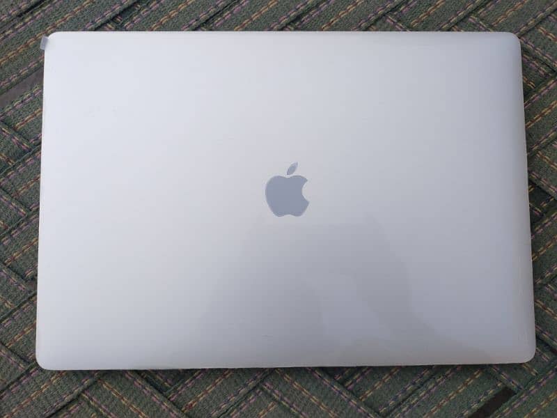 MacBook Pro 15.4" 16 GB Core i7 0