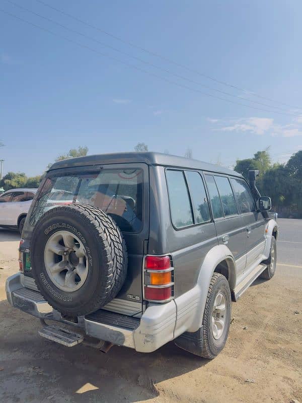 Mitsubishi Pajero 1995 4