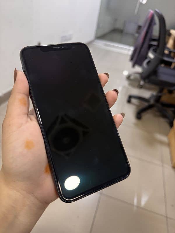 IPHONE 11 PRO MAX 256 GB 9.5/10 CONDITION DUAL SIM PTA APPROVED 3