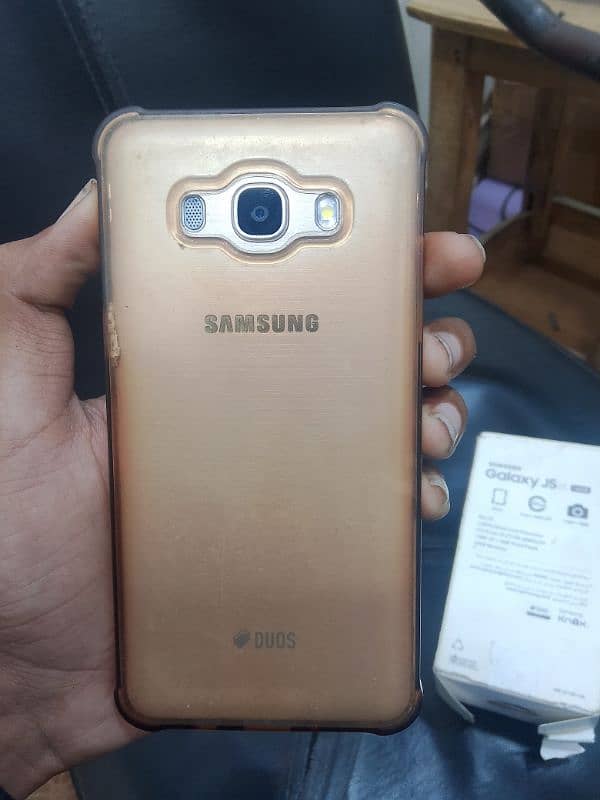 Samsung Galaxy j5 2016 3