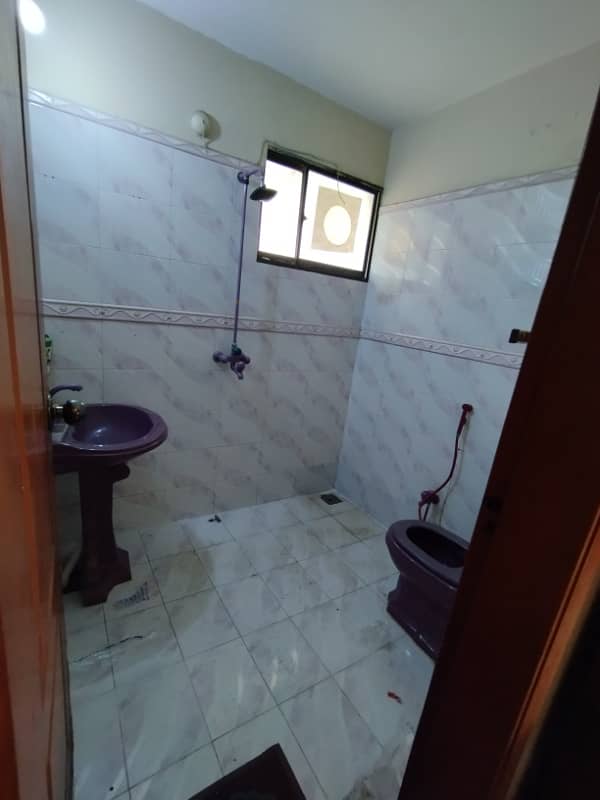 Gulshan Iqbal 13D1 portion for rent 3