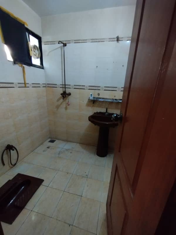 Gulshan Iqbal 13D1 portion for rent 6