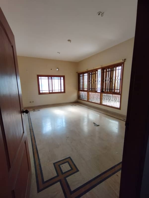 Gulshan Iqbal 13D1 portion for rent 13