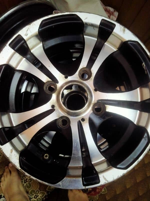 12 inch rim good condition 0