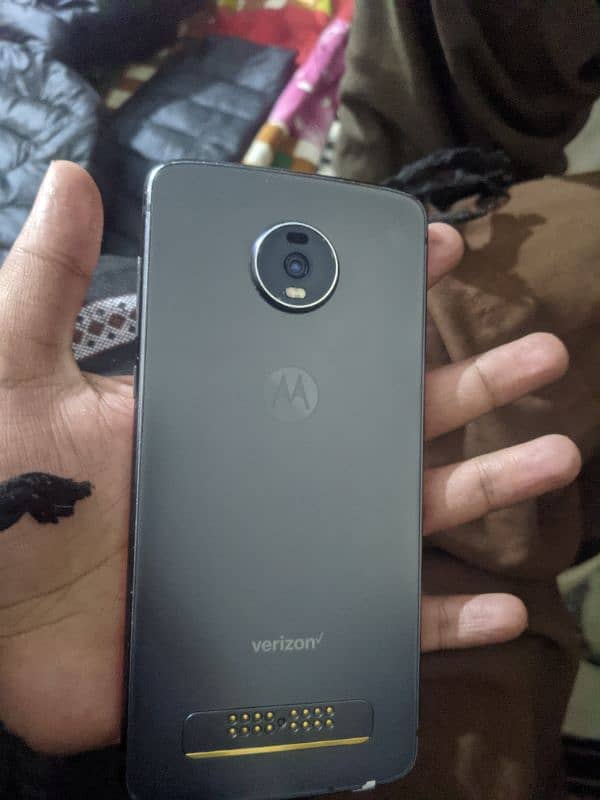 moto z4 approved 4/128 minor shde 2