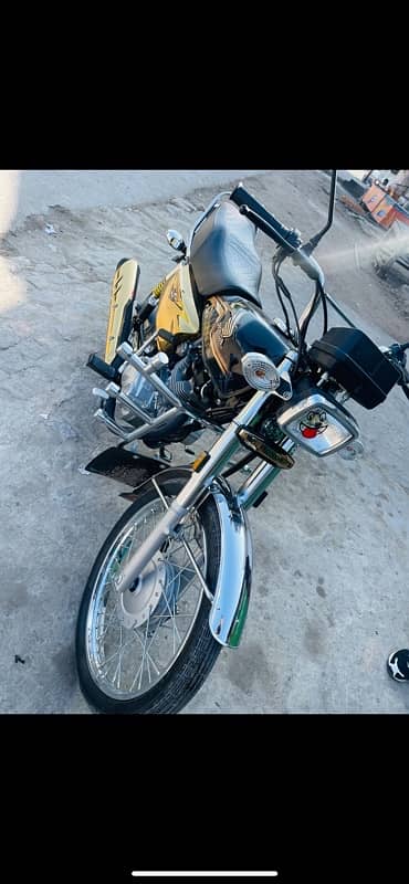 Honda 125SE Gold edition 2