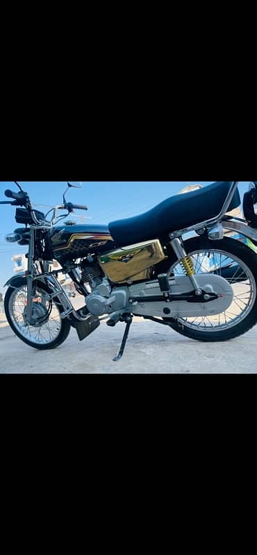 Honda 125SE Gold edition 3