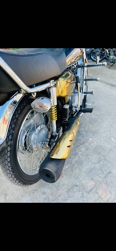 Honda 125SE Gold edition 5