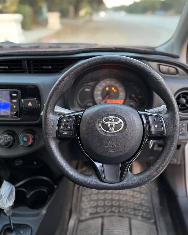 Toyota Vitz 2018 white full original condition 2