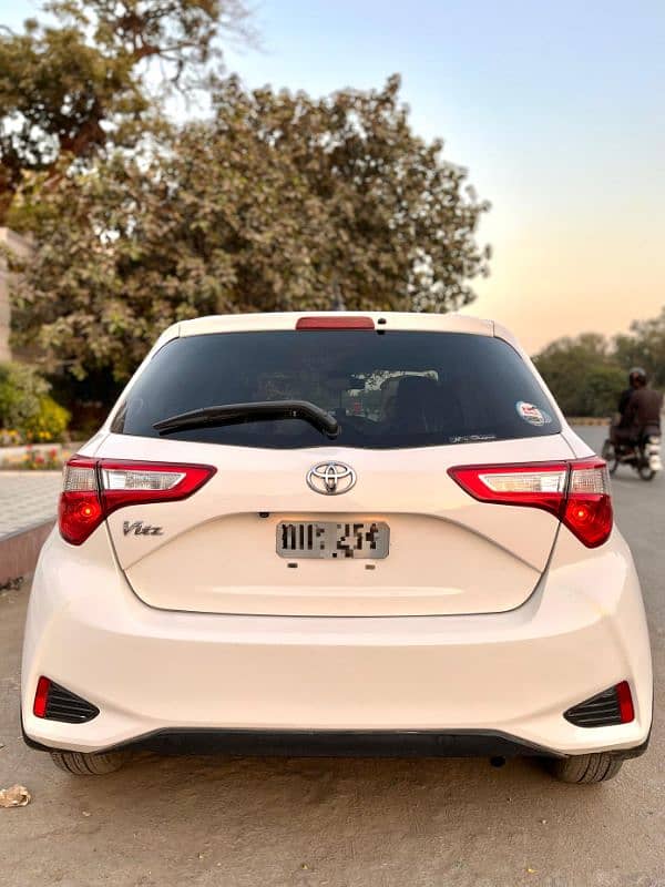 Toyota Vitz 2018 white full original condition 3