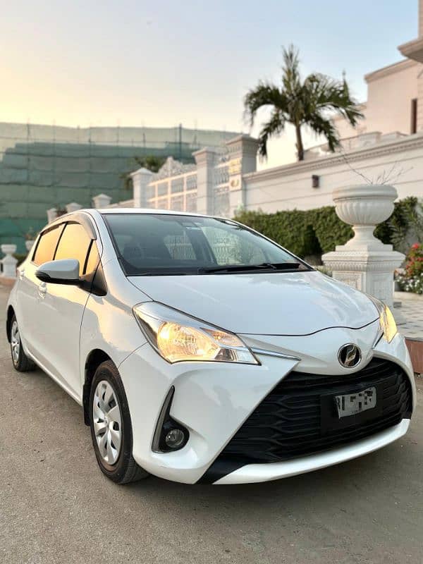 Toyota Vitz 2018 white full original condition 5