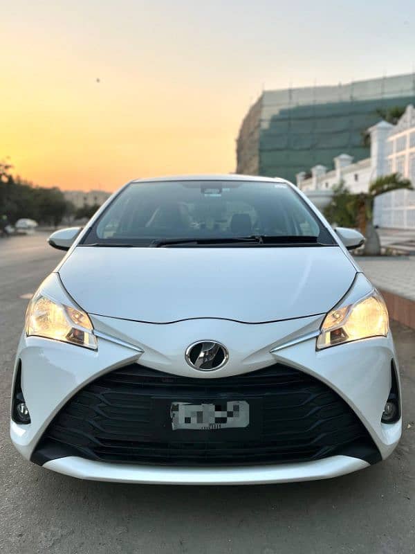 Toyota Vitz 2018 white full original condition 6