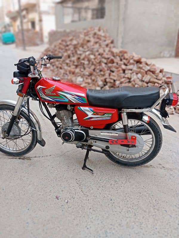 Honda 125 2023 lush condition for sale no any issue no any work requir 6