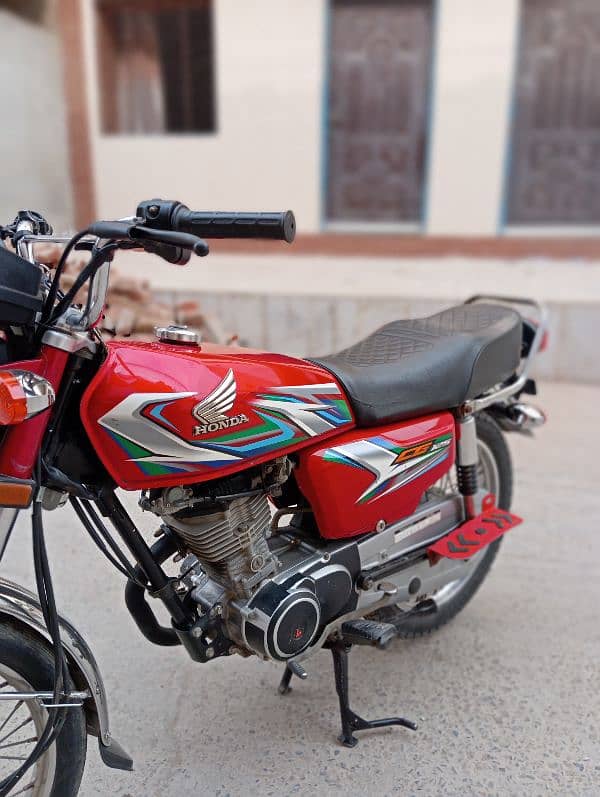 Honda 125 2023 lush condition for sale no any issue no any work requir 7