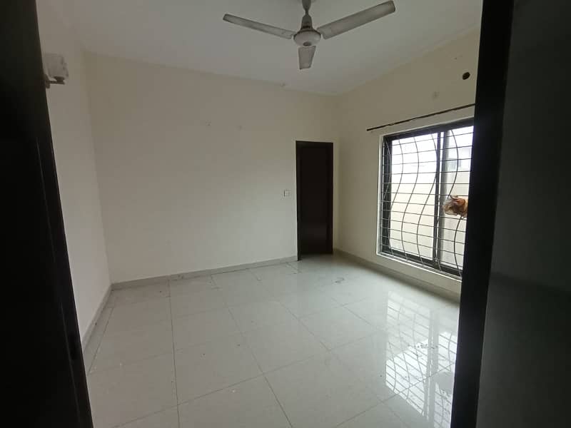 10 MARLA ( UPPER LOCK ) LOWER PORTION FOR RENT IN DHA PHASE 1 3