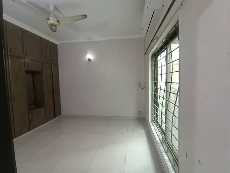 10 MARLA ( UPPER LOCK ) LOWER PORTION FOR RENT IN DHA PHASE 1 5