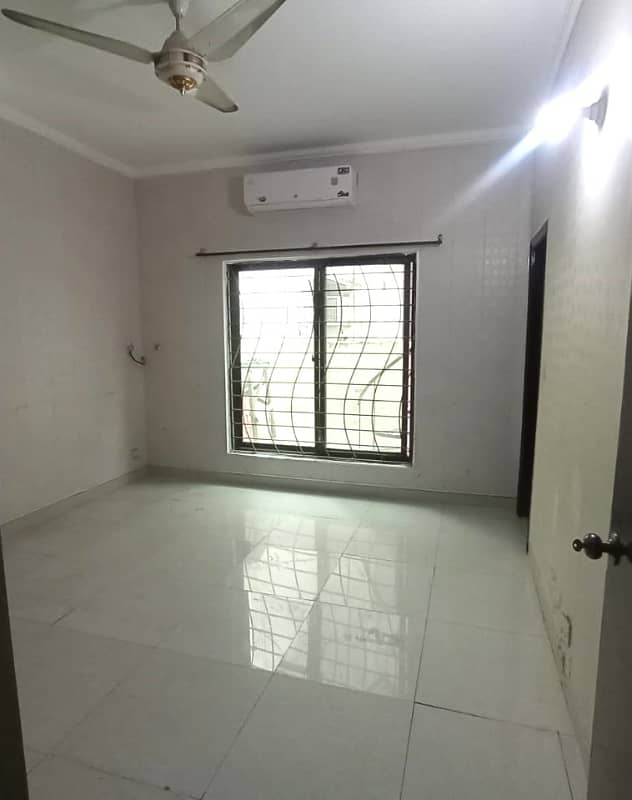 10 MARLA ( UPPER LOCK ) LOWER PORTION FOR RENT IN DHA PHASE 1 9