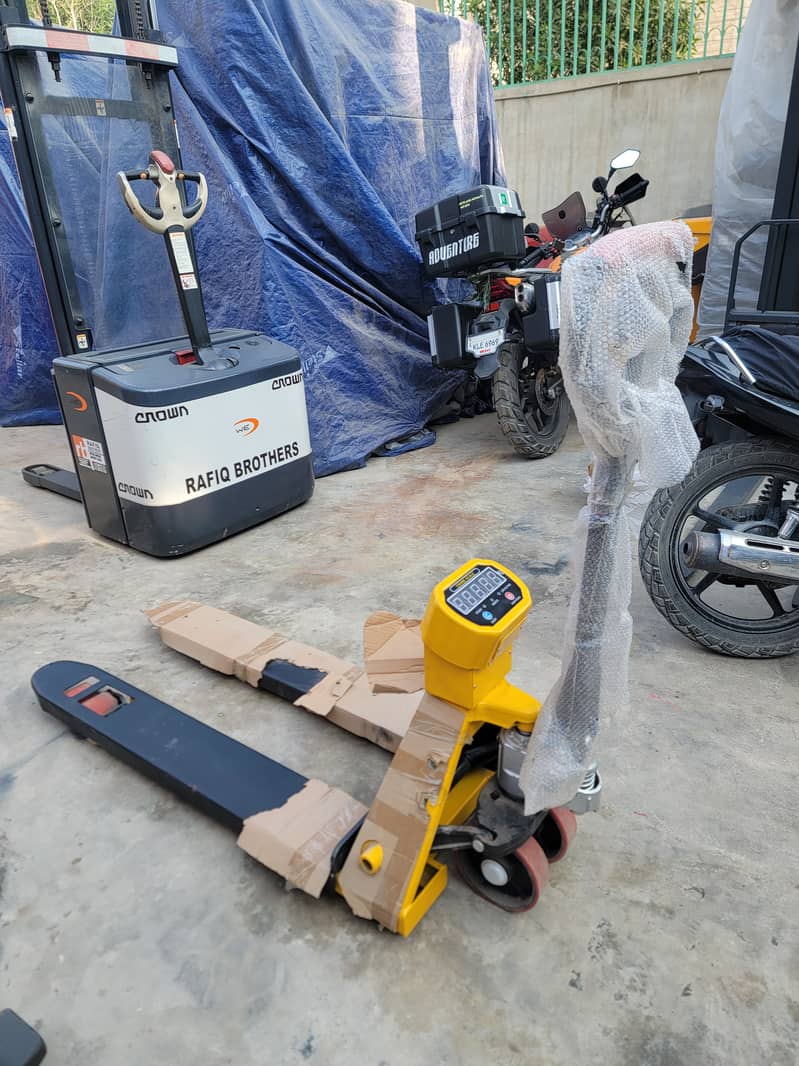 2 Ton Weight Scale Hand Pallet Truck Lifter forklift for Sale in KHI 8