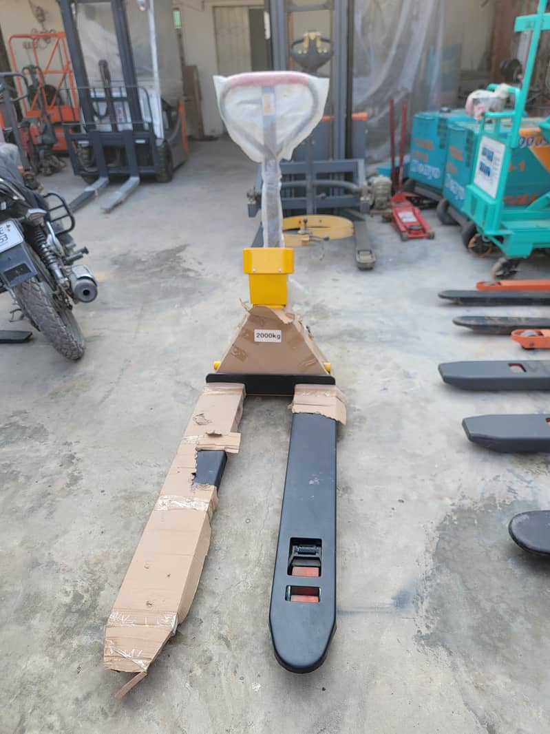 2 Ton Weight Scale Hand Pallet Truck Lifter forklift for Sale in KHI 9