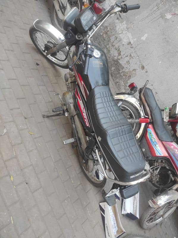 bilkul saaf bike hai 3