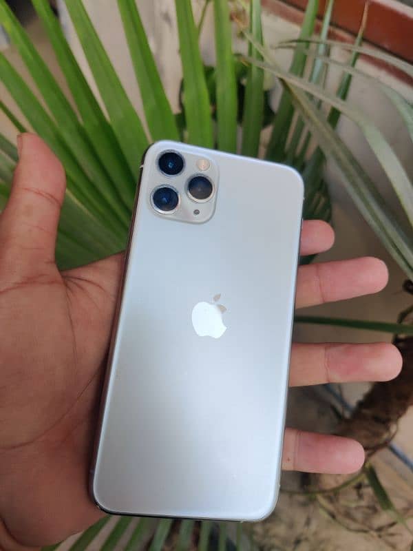 I phone 11 pro white colour 0