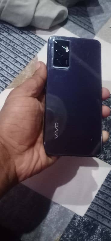 selling vivo V23e in lush condition 3