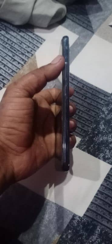 selling vivo V23e in lush condition 4