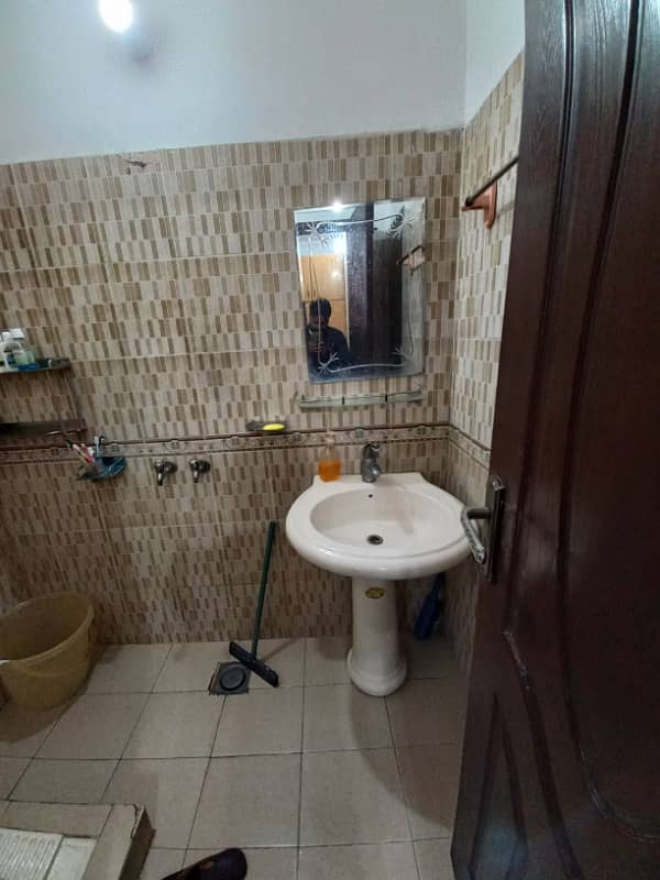 JOAHR TOWN BLOCK Q 5 MARLA FURNISHAD LOWER PORTION FOR RENT 3