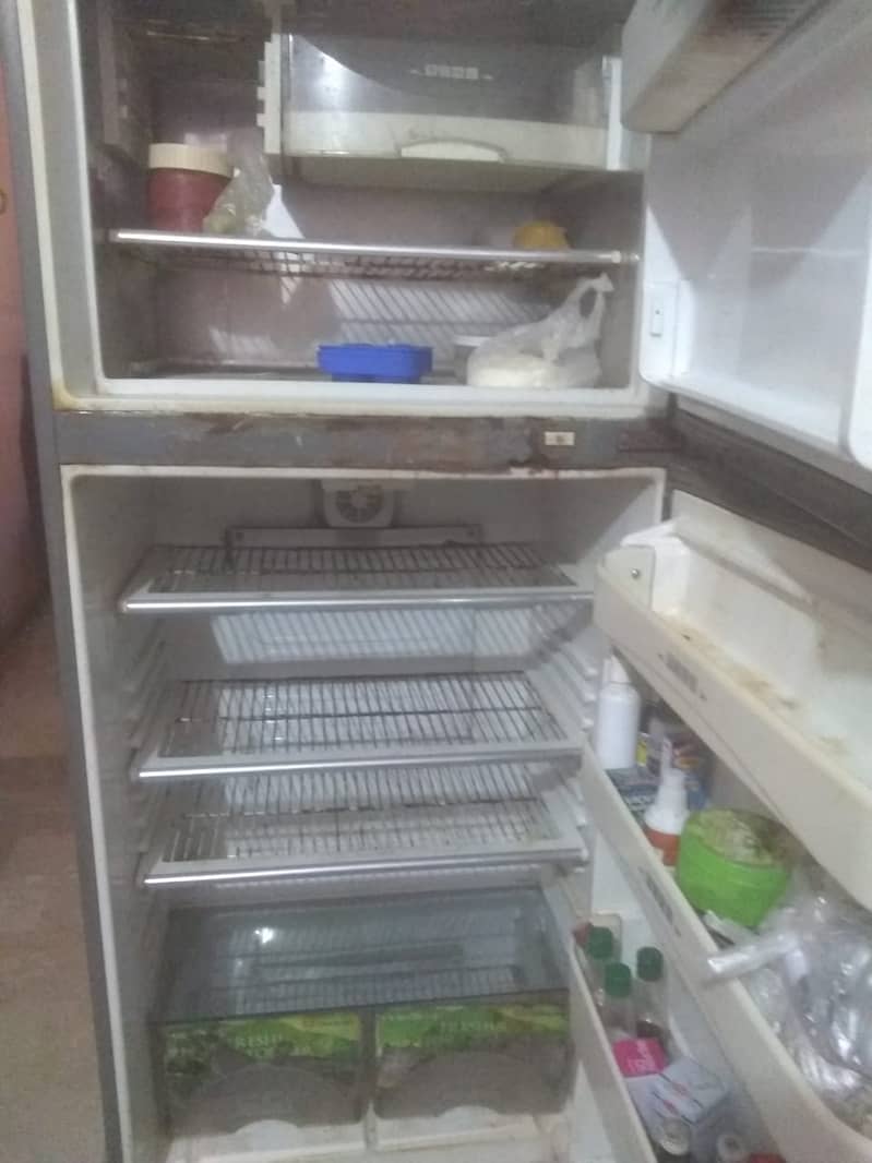 urgent sale Dawlance refrigerator 5