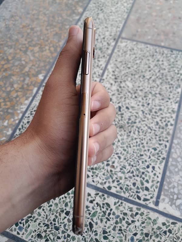 iPhone xs max pta approved 4