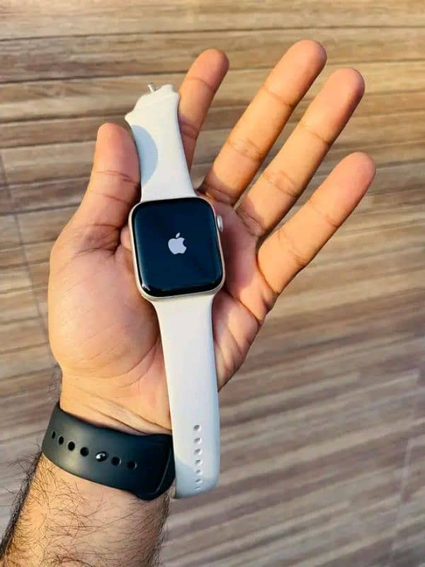 Apple Watch Series SE 44mm Urgent Sale 0