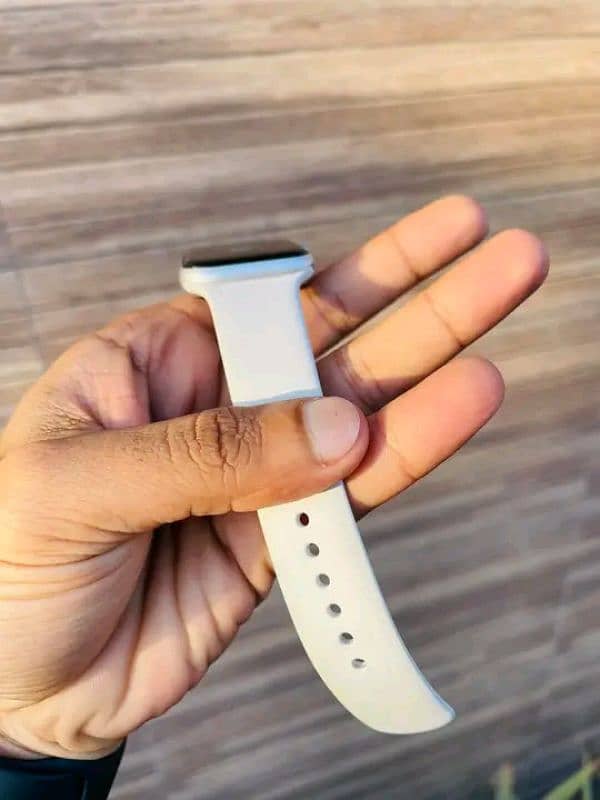 Apple Watch Series SE 44mm Urgent Sale 3