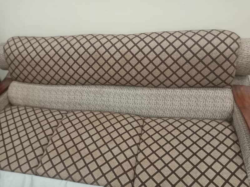 Sofa set in good condition 1