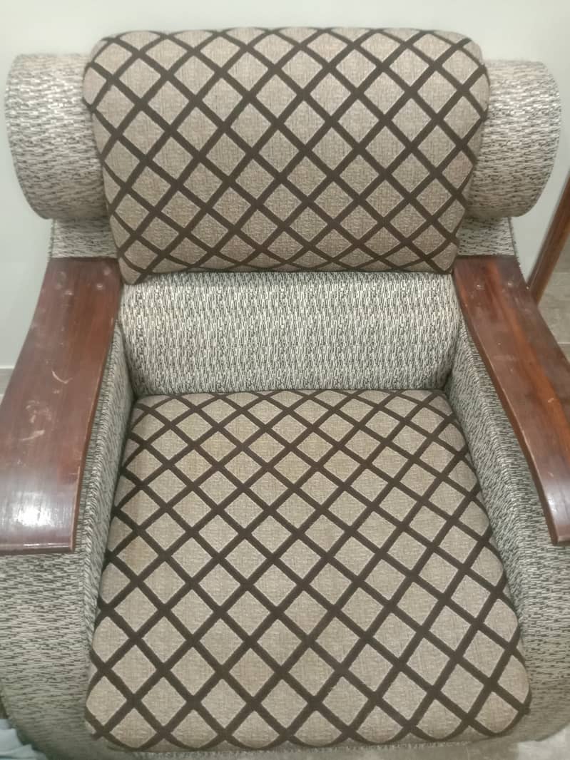 Sofa set in good condition 2