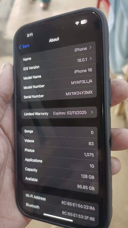 Iphone 16 non jv 10 by 10 condition 128 gb 4