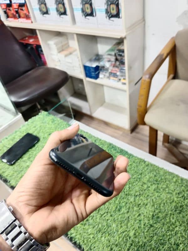 iphone xr non PTA good condition 2