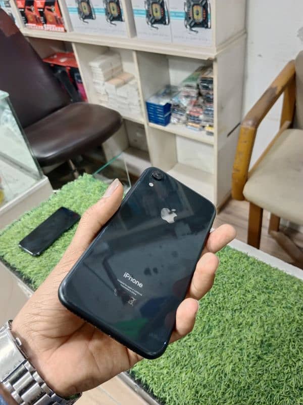 iphone xr non PTA good condition 4