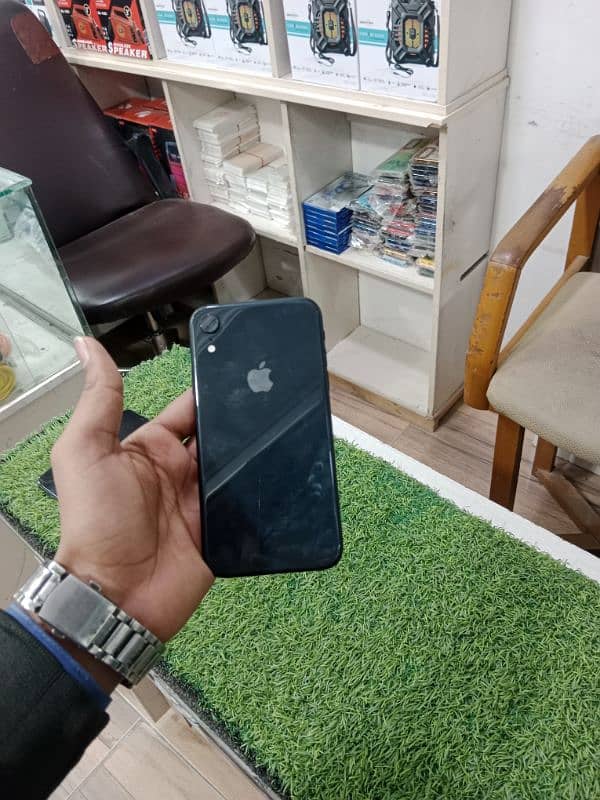 iphone xr non PTA good condition 5