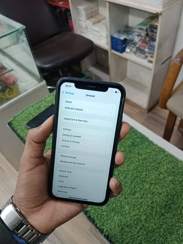 iphone xr non PTA good condition 8