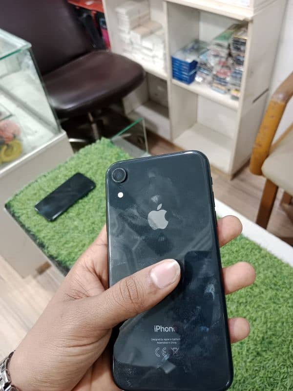 iphone xr non PTA good condition 10