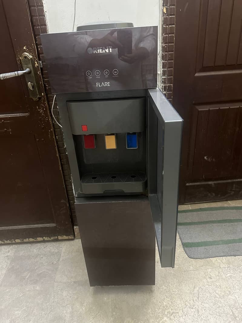 Water dispenser for sale condition 9/10 3