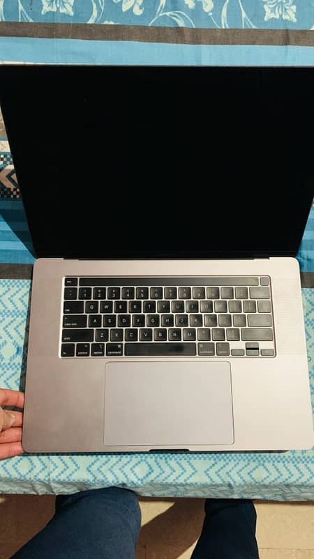 MACBOOK PRO 2019 16 INCH 32 GB RAM 512 GB NVME 4 GB GRAPHICS CARD 1